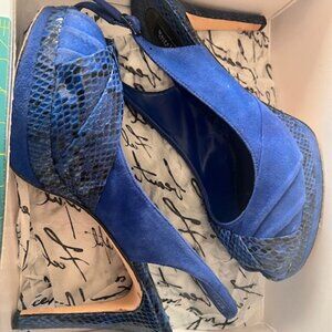 dress shoes, 3 inch heels, pumps.